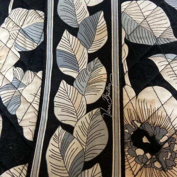 VERA Bradley floral blues whites and blacks handbag zip closure - Picture 6 of 6